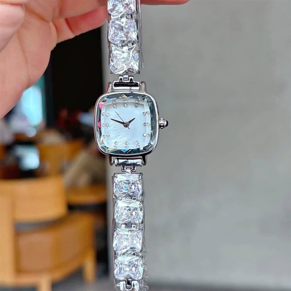 Fully-jewelled Quartz Small Golden Spike Watch