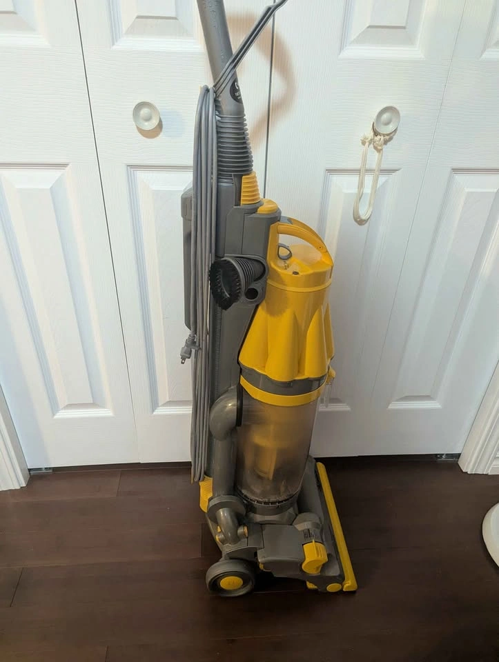 Dyson DC07 All-Floors Cyclone Upright Vacuum Cleaner - photo 3
