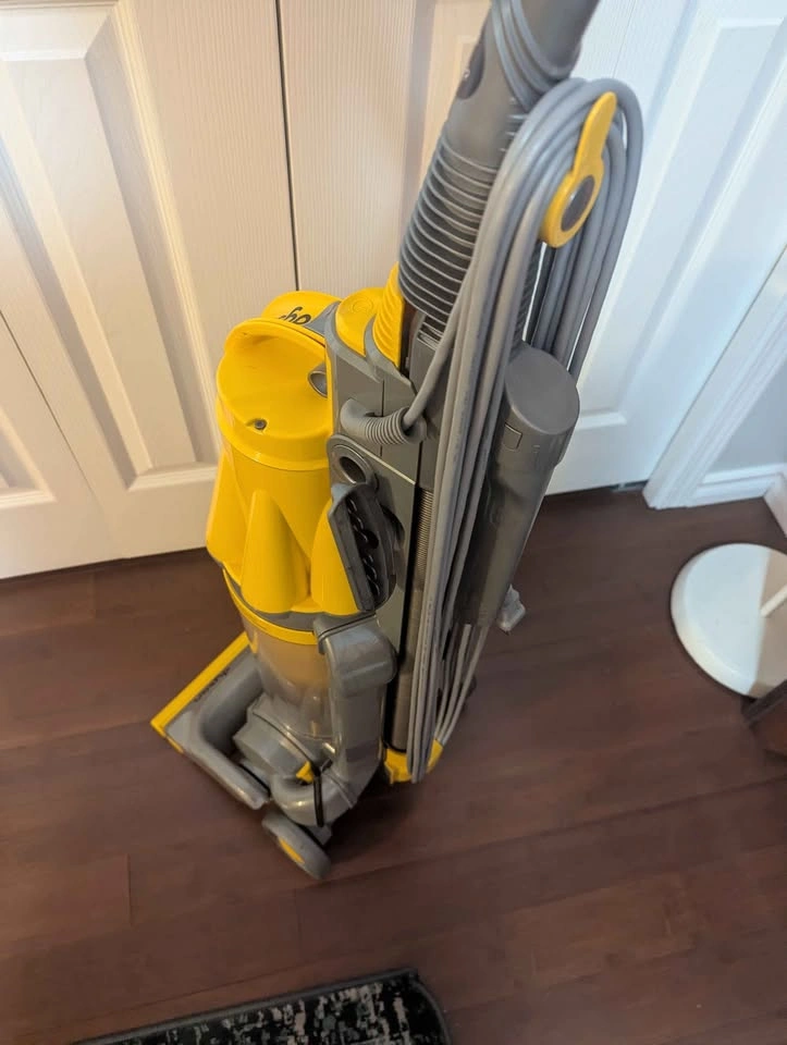 Dyson DC07 All-Floors Cyclone Upright Vacuum Cleaner - photo 5