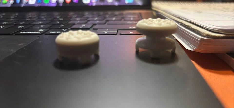 PlayStation Controller thumbgrips (One High, One Low) - photo 2
