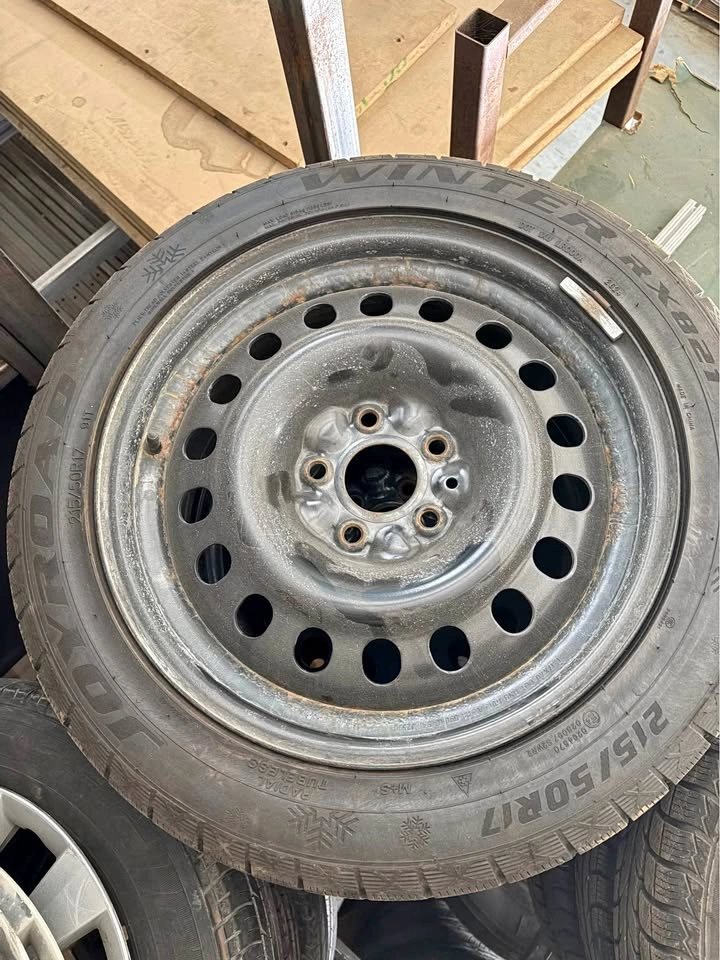 215 50 R17