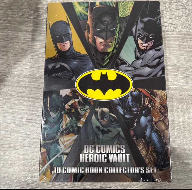 10 BATMAN #1’s DC Comics Heroic Vault Collector's Set