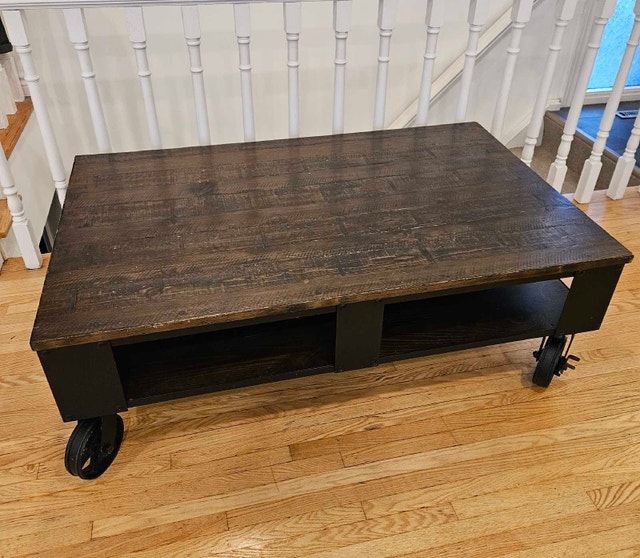 Pinebrook Coffee Table - photo 3