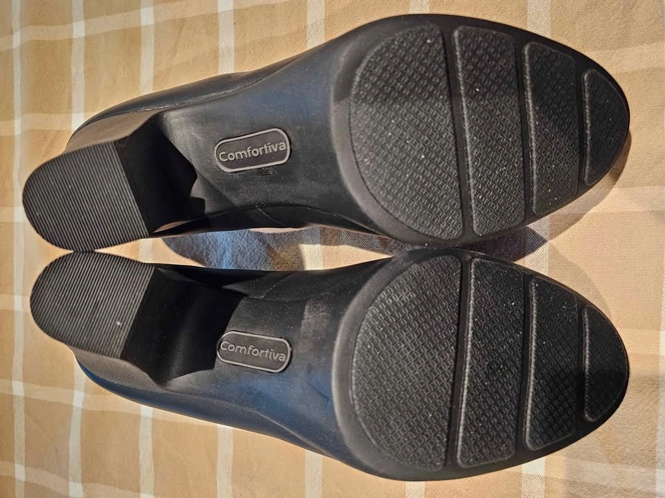 Comfortiva Black Leather Memory Foam Pumps - Size 9 - photo 4