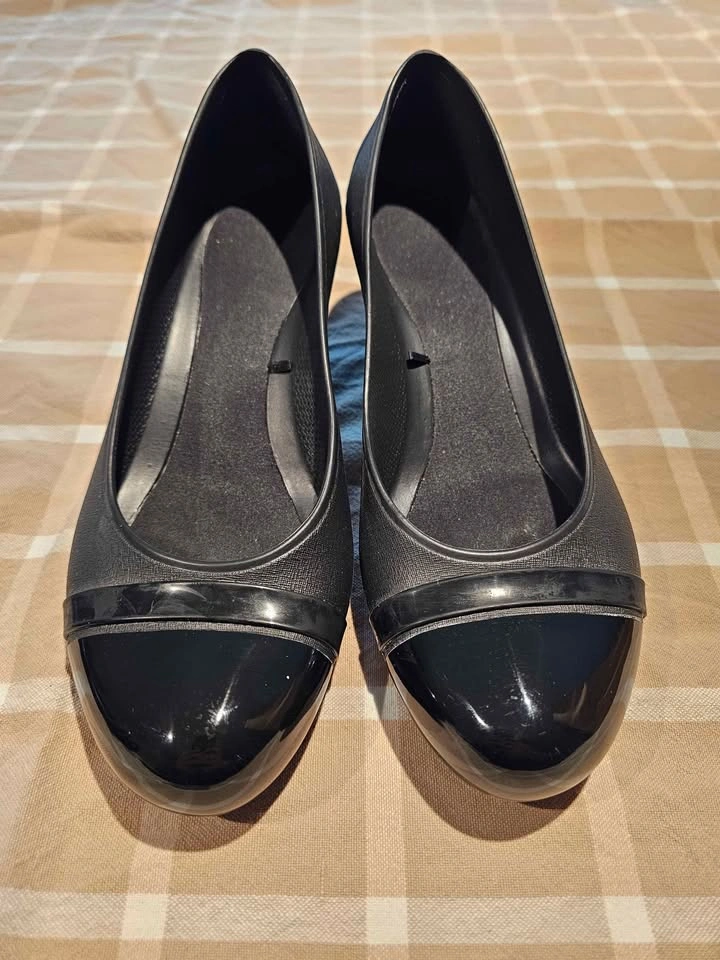 Crocs Black Cap Toe Wedge Heels Women's Size 9 - photo 2