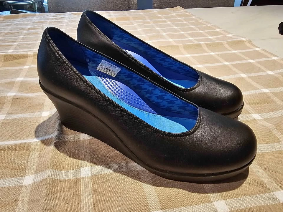 Crocs Women's Black Wedge Pumps Size 9