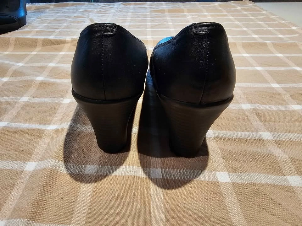 Crocs Women's Black Wedge Pumps Size 9 - photo 3