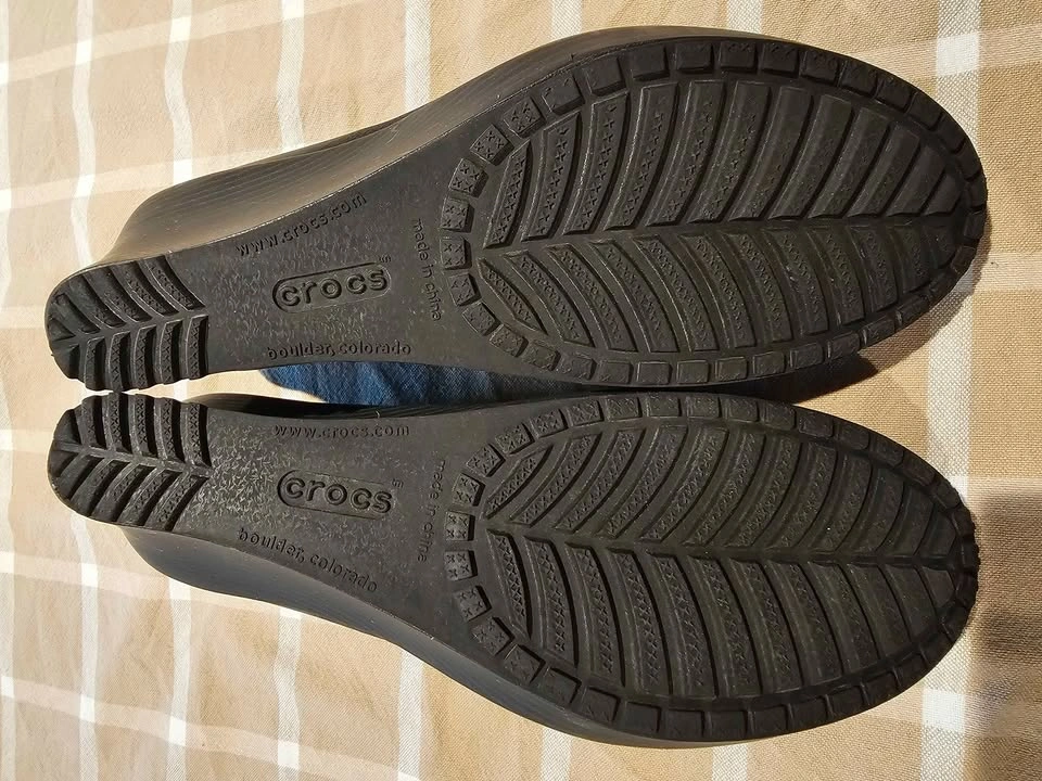 Crocs Women's Black Wedge Pumps Size 9 - photo 4
