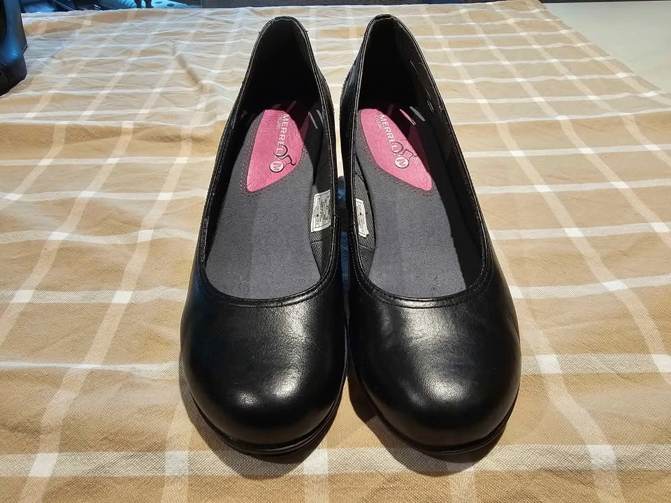 Merrell Black Leather Comfortable Cycling Heels Size 9 - photo 2