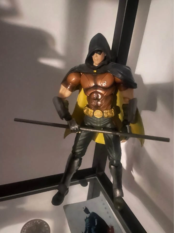 Play Arts KAI Batman: Arkham City – Robin Figure - photo 4