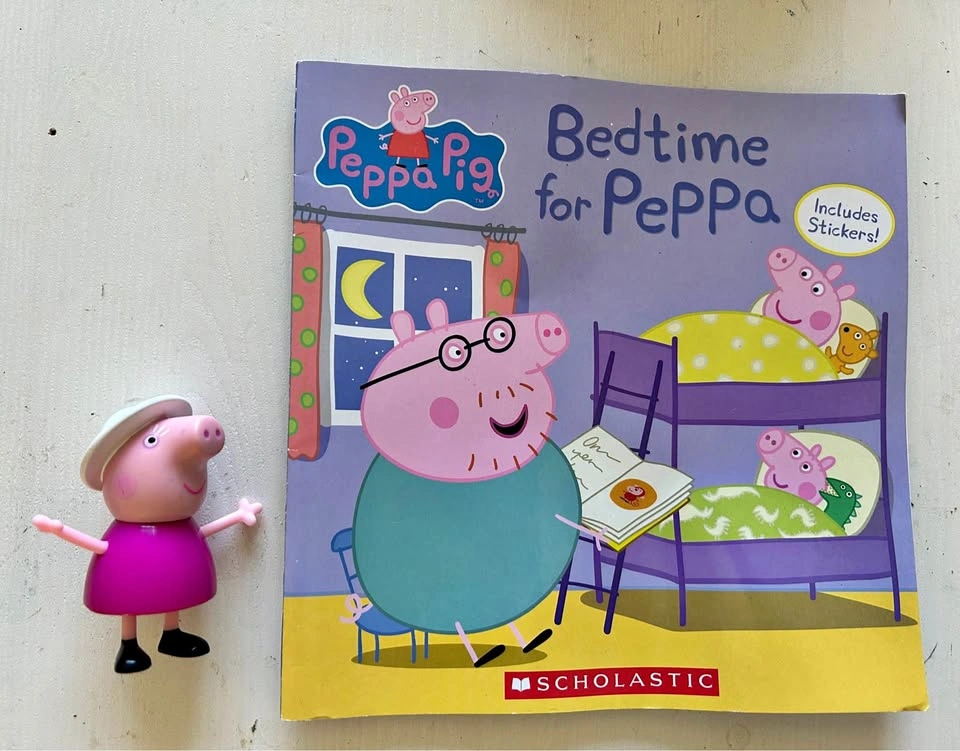 Peppa Pig "Bedtime for Peppa" Scholastic Book and Figurine