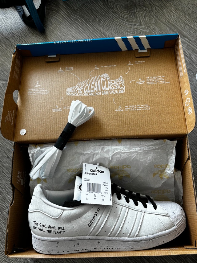 Adidas Superstar - Size 8