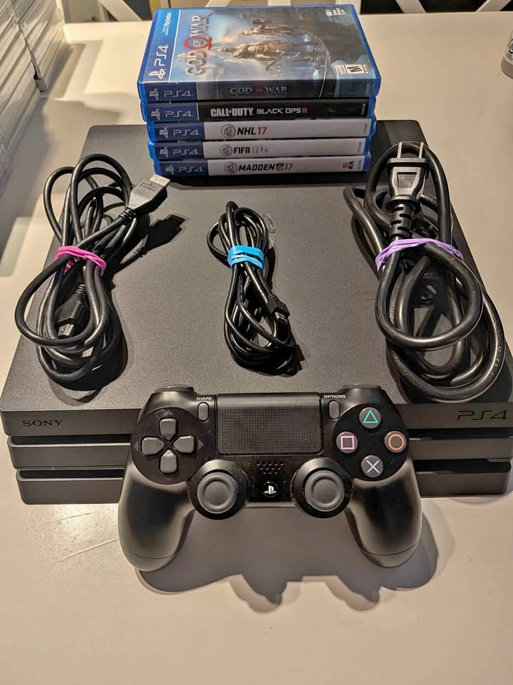 PlayStation 4 Pro (PS4 Pro) with games