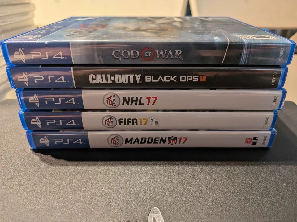 PlayStation 4 Pro (PS4 Pro) with games - photo 3