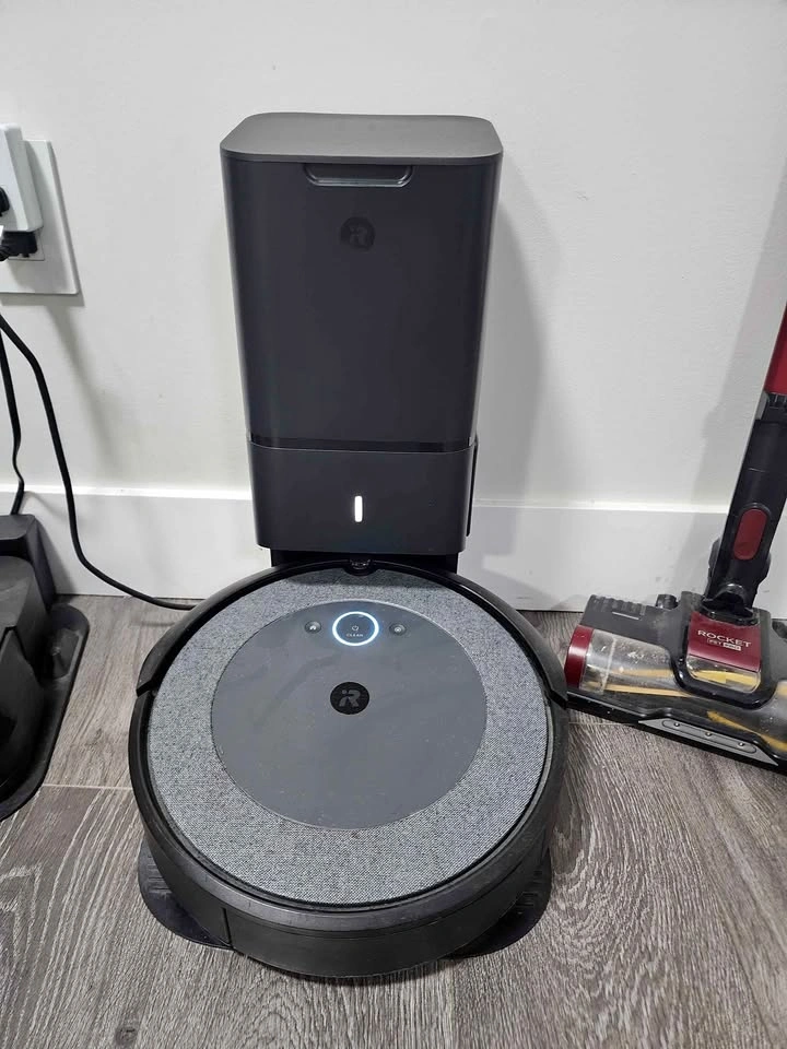 iRobot Roomba Robot Vacuum i3+ with Clean Base