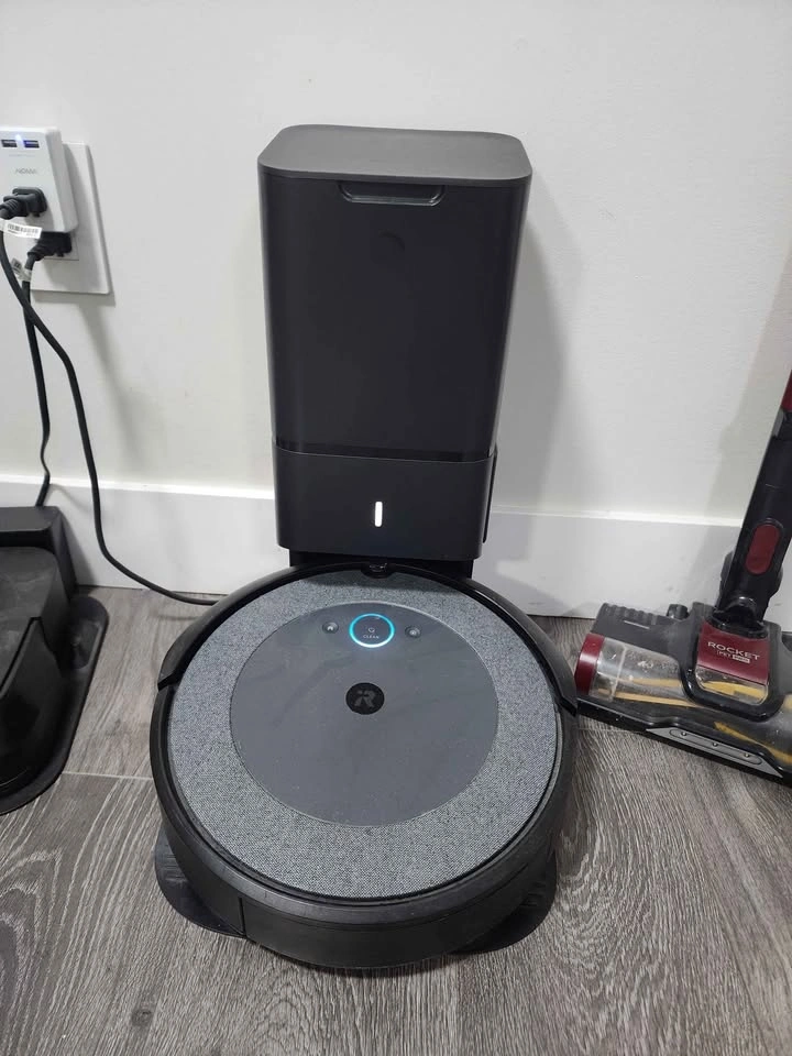 iRobot Roomba Robot Vacuum i3+ with Clean Base - photo 2