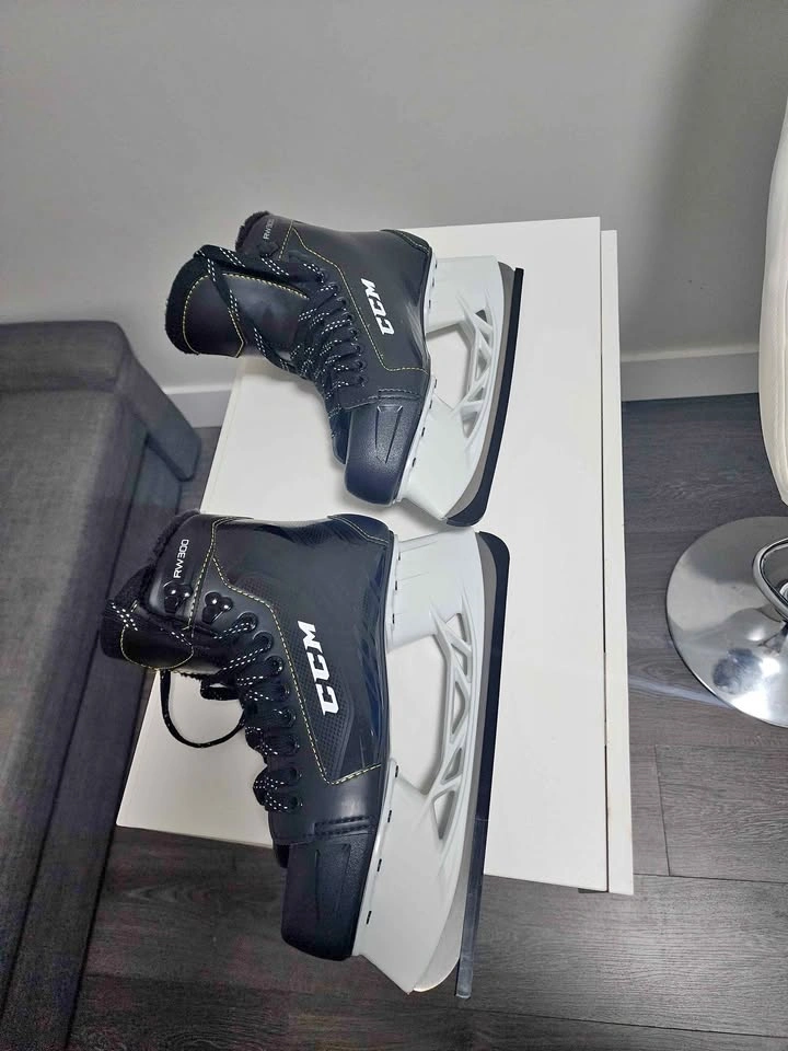 CCM RW300 Ice Skates - Size 9 (US 10.5)