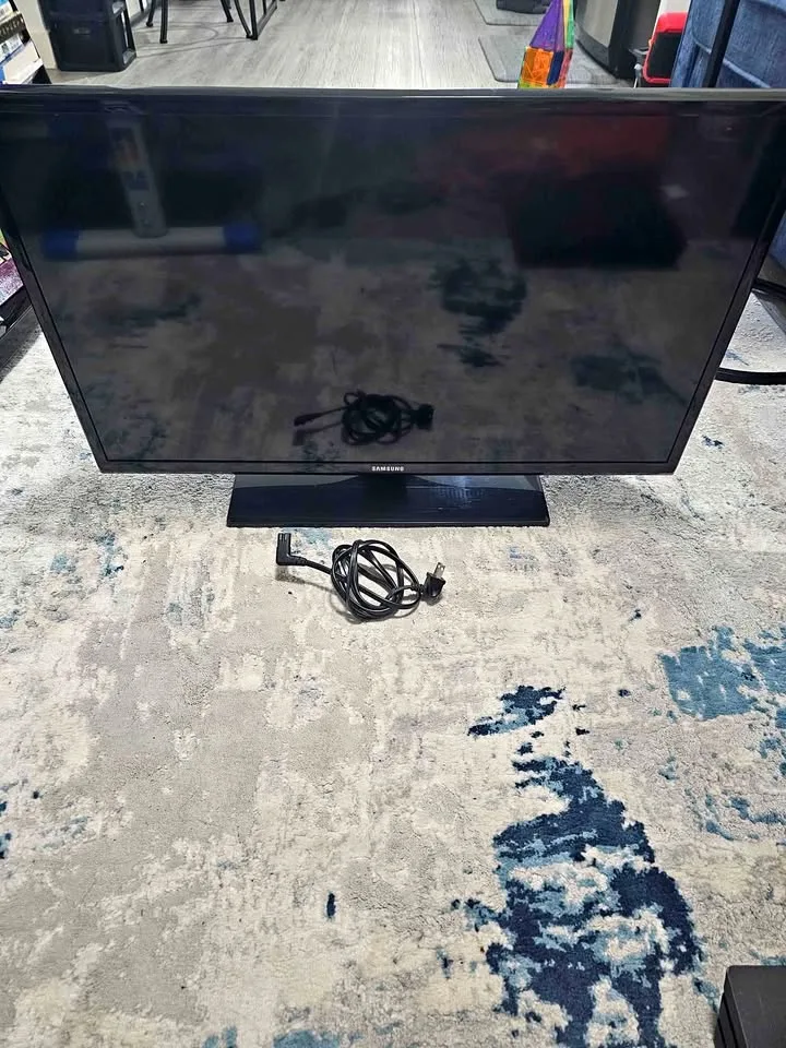 Samsung 32inch TV for sale thumbnail
