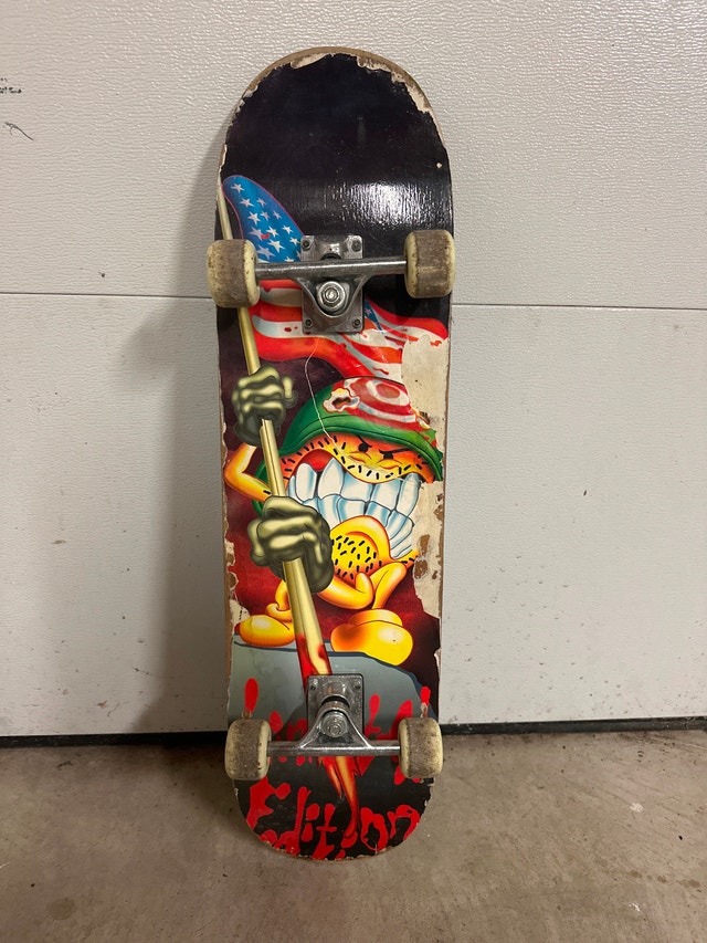 31x8” Vintage skateboard