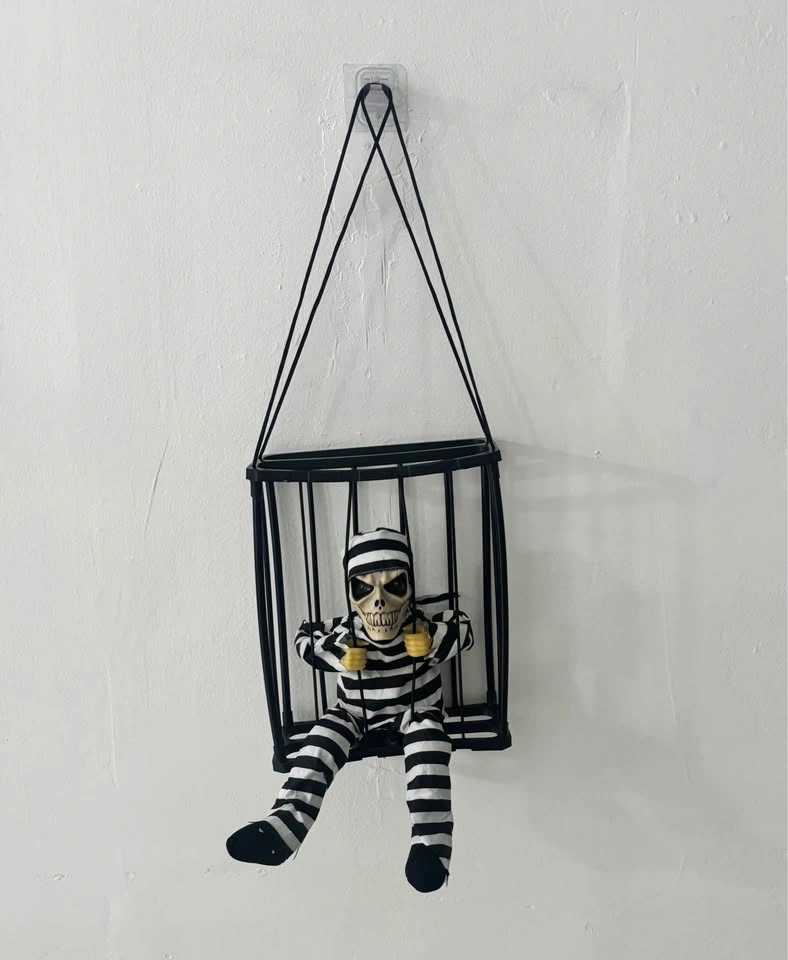 Halloween Animated Hanging Prisoner - photo 2