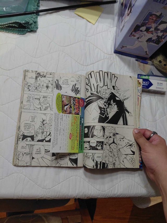 Vintage Shonen Jump Magazine + Original Yu-Gi-Oh! Promo Card - photo 3