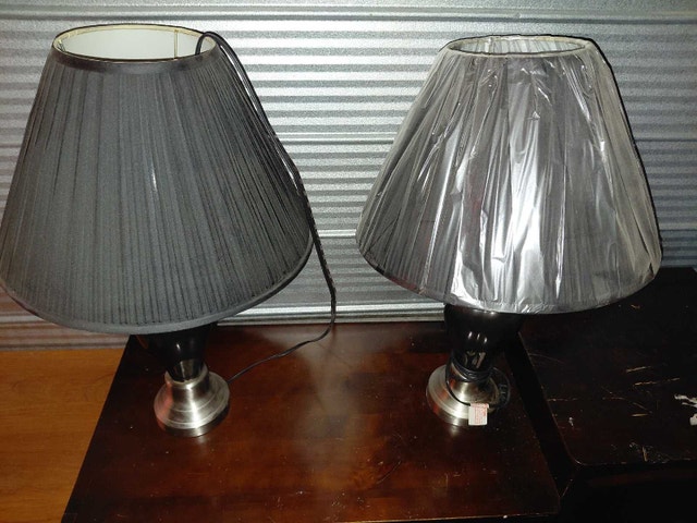 Pair of Modern Table Lamps with Grey Shades – Working