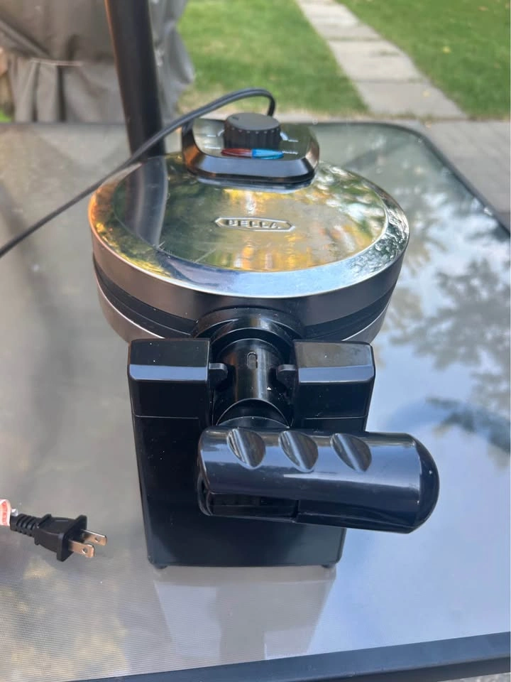 BELLA Rotating Waffle Maker - photo 3