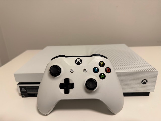 Xbox One S 1TB - photo 2