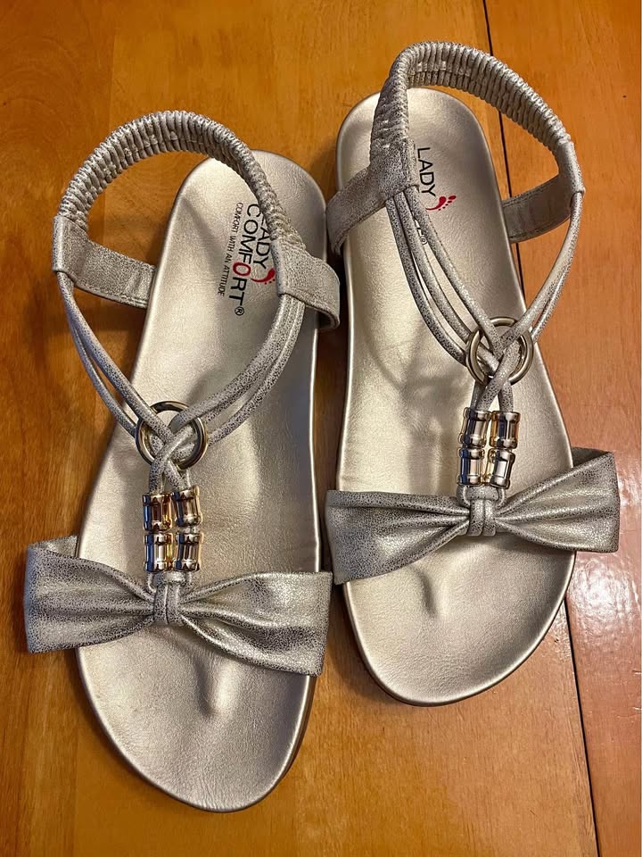 Gold Comfort Sandals, size 39
