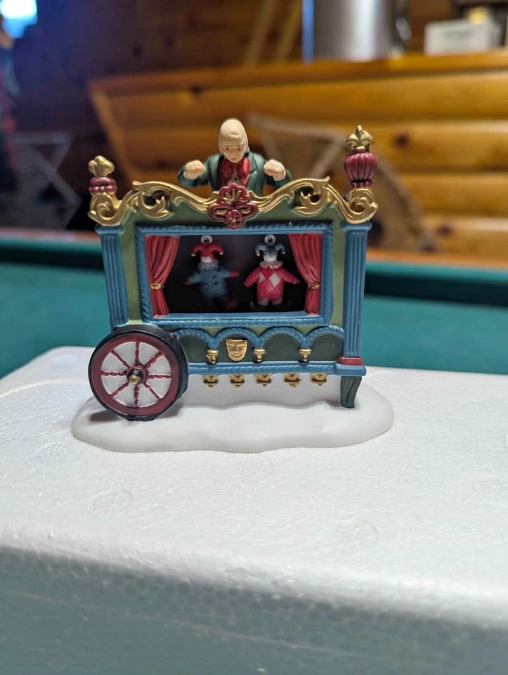 Department 56 - The Heritage Village - The Old Puppeteer
