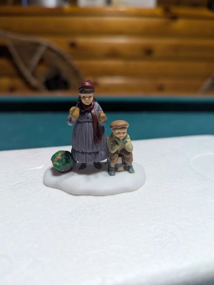 Department 56 - The Heritage Village - The Old Puppeteer - photo 4