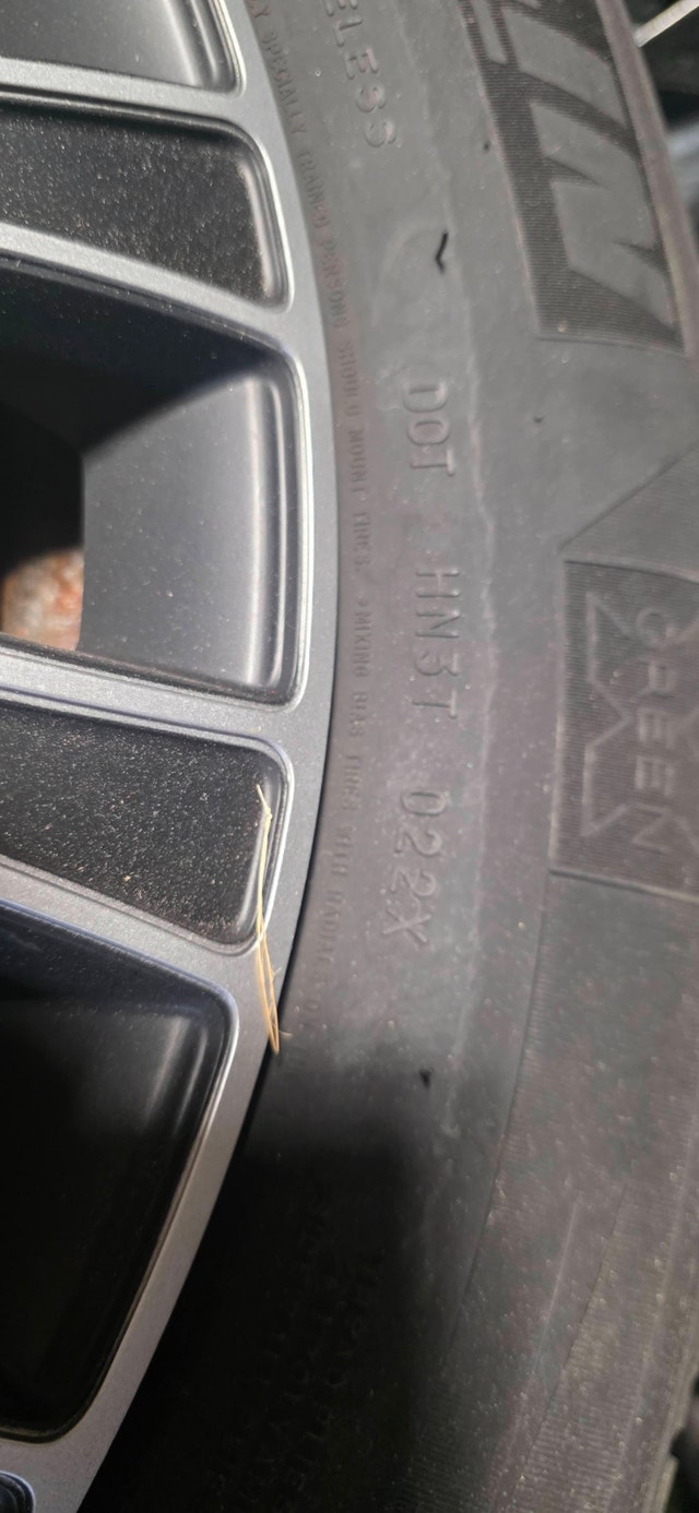 Michelin 225/65R17 winter Tires with Rims - photo 3