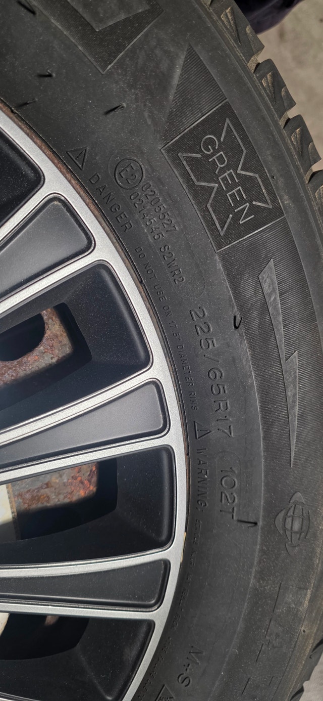 Michelin 225/65R17 winter Tires with Rims - photo 4