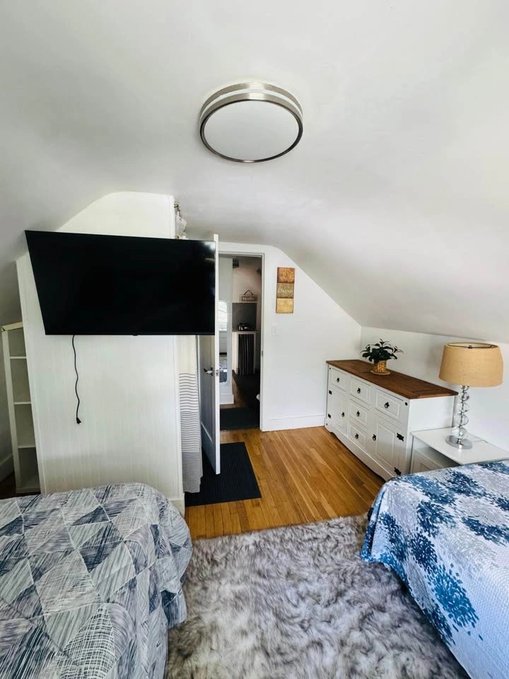 2 Beds 1 Bath - Apartment - photo 2