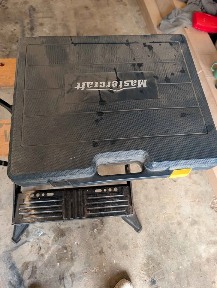 Mastercraft 2-in-1 Flooring air Nailer and Stapler - photo 2
