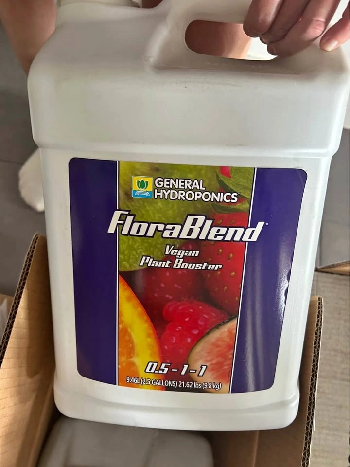 $140 EACH 4 x 2.5 gl General Hydroponics FloraBlend Vegan Plant