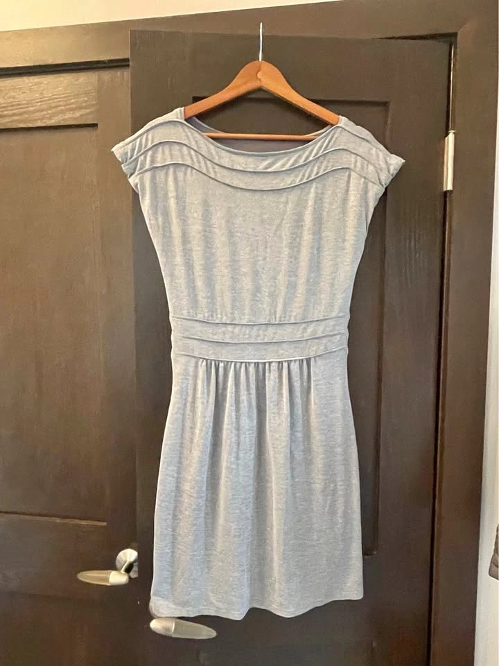 Women’s small Heathered Grey Cap Sleeve Pleated Dress