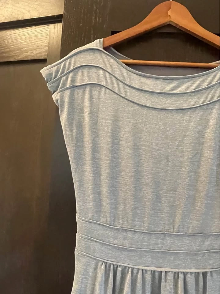Women’s small Heathered Grey Cap Sleeve Pleated Dress - photo 2