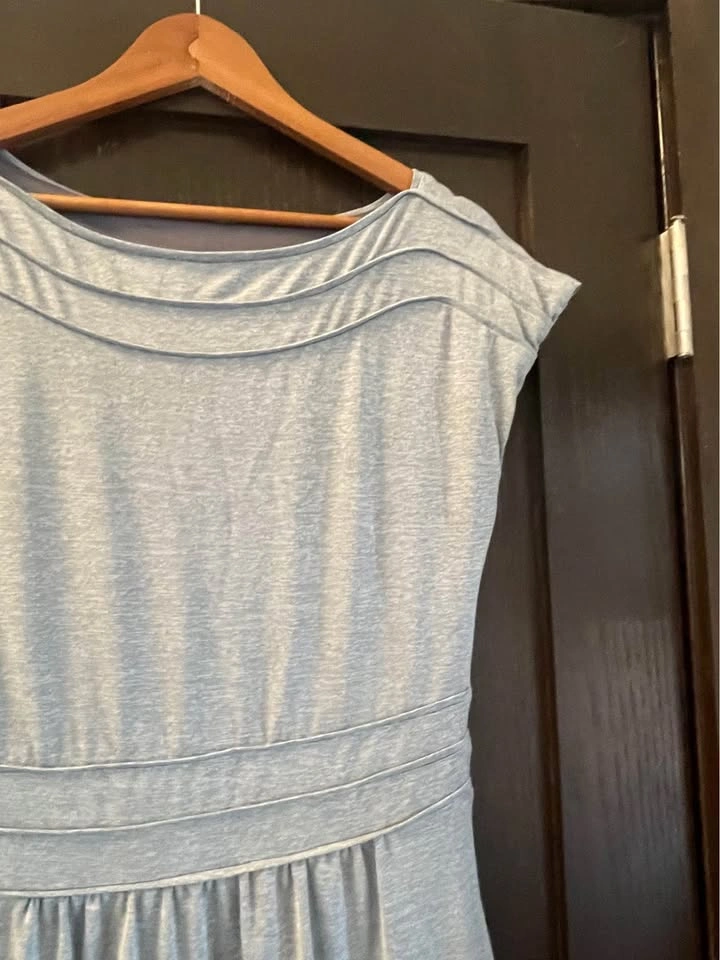 Women’s small Heathered Grey Cap Sleeve Pleated Dress - photo 3