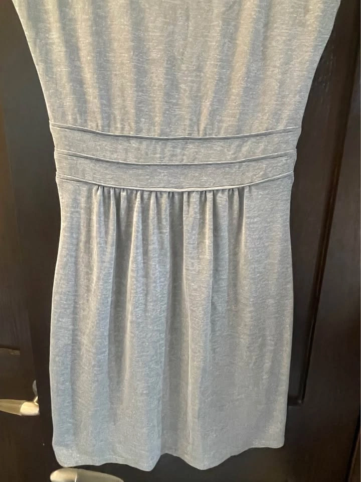 Women’s small Heathered Grey Cap Sleeve Pleated Dress - photo 4