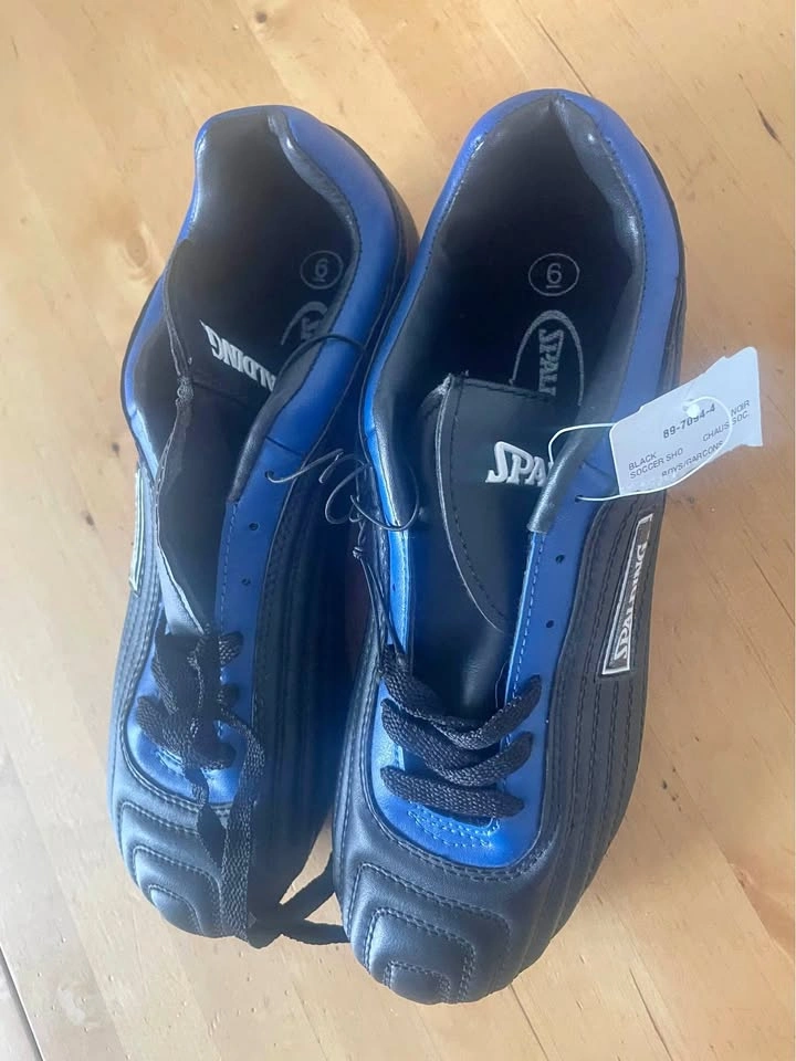 New big kids size 6 Spaulding soccer cleats
