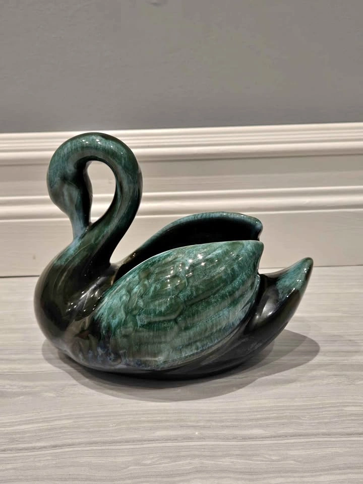 Blue Mountain Pottery Ceramic Swan Planter (authentic)