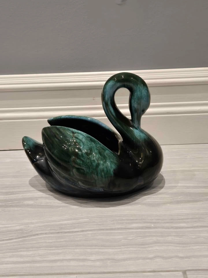 Blue Mountain Pottery Ceramic Swan Planter (authentic) - photo 2