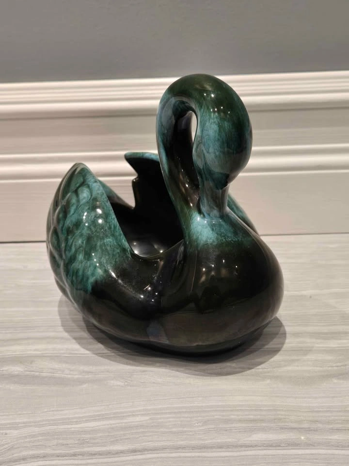 Blue Mountain Pottery Ceramic Swan Planter (authentic) - photo 3