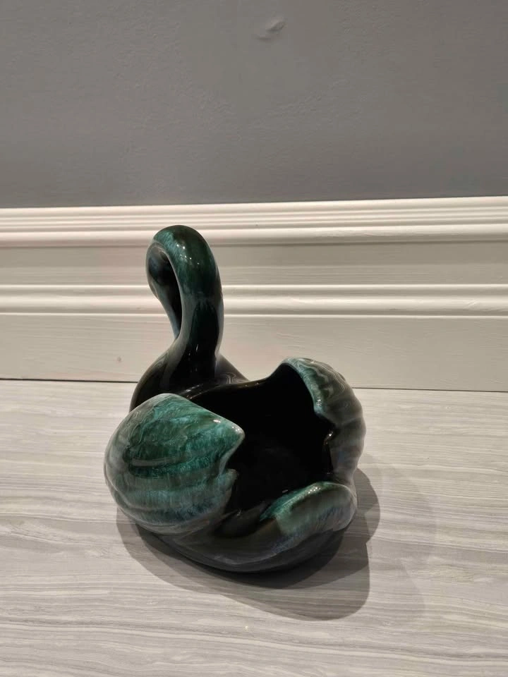 Blue Mountain Pottery Ceramic Swan Planter (authentic) - photo 4