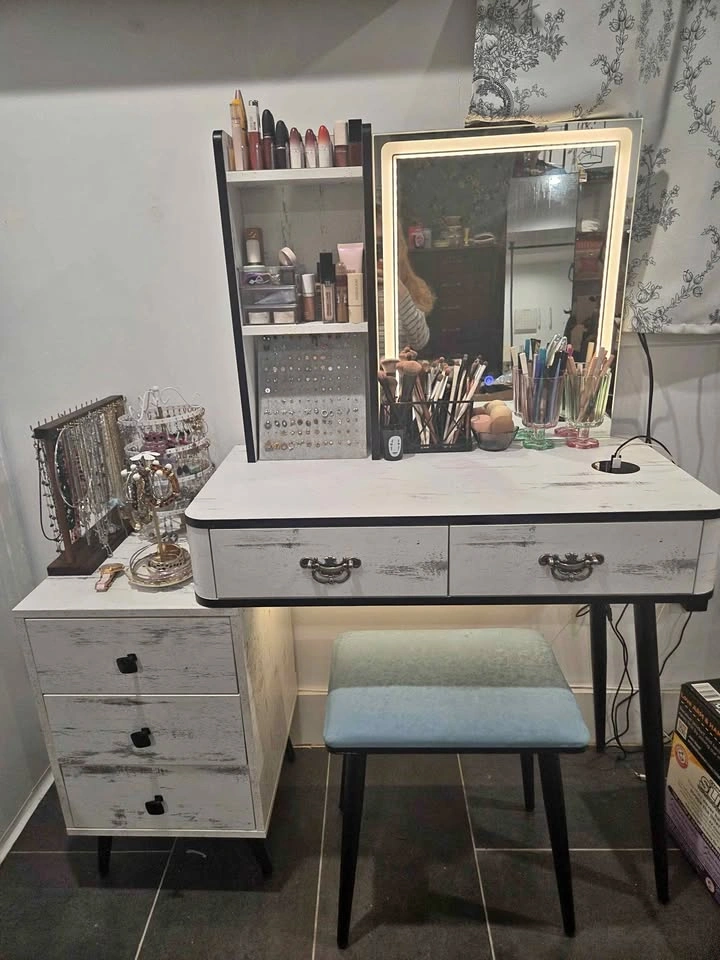 Make up Vanity