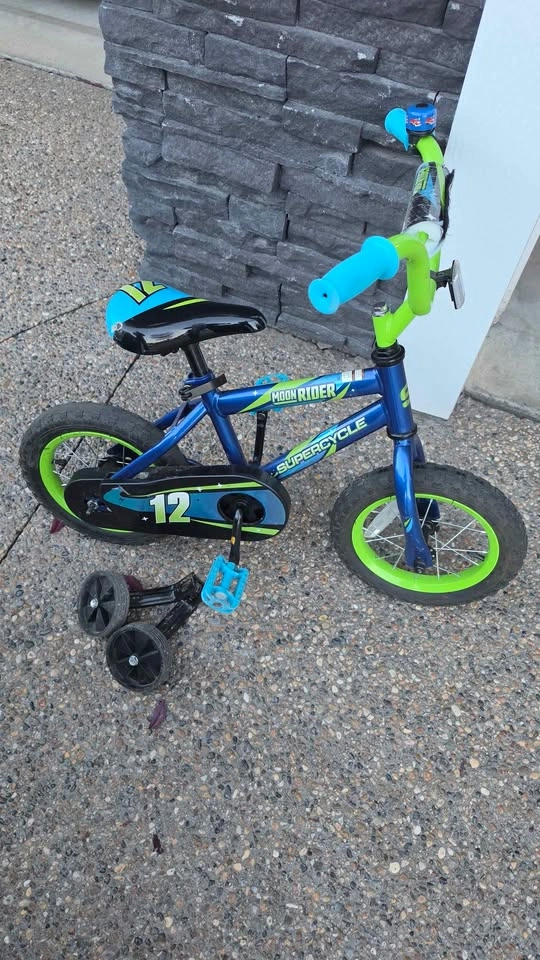 Supercycle Moon Rider 12" Kids Bike with Training Wheels