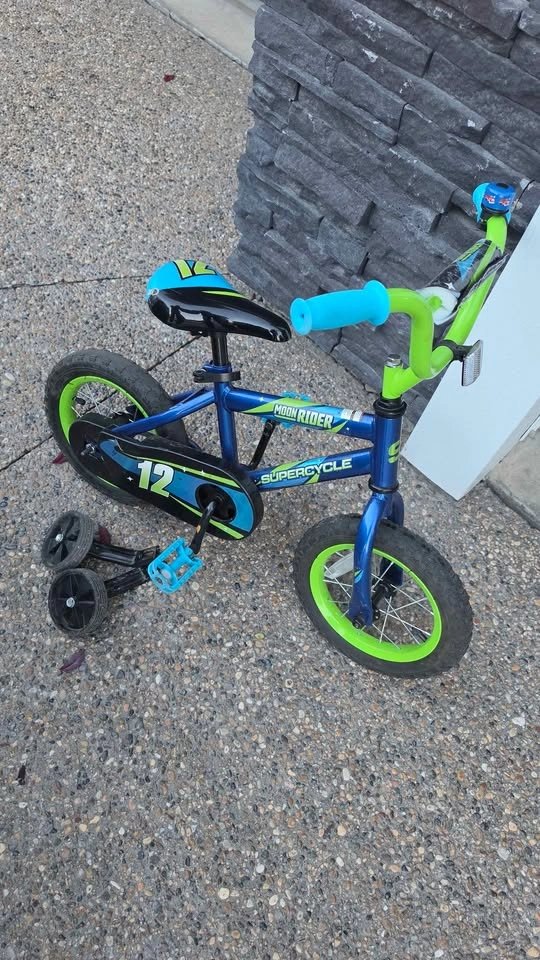 Supercycle Moon Rider 12" Kids Bike with Training Wheels - photo 2