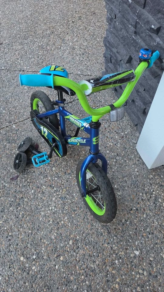 Supercycle Moon Rider 12" Kids Bike with Training Wheels - photo 3