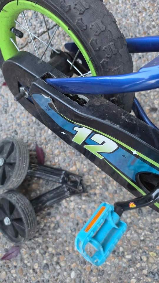 Supercycle Moon Rider 12" Kids Bike with Training Wheels - photo 5